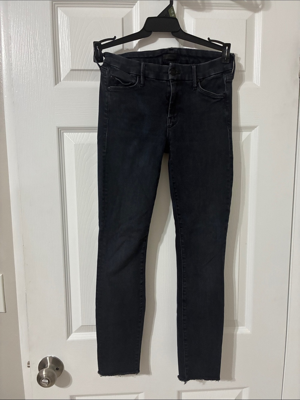 MOTHER Looker Ankle Fray Jeans - Size: 24 Wash: Blackbird (washed black)